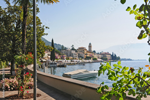 Obraz na płótnie Lago di Garda, il lungolago fra Salò e Gardone Riviera