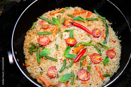 fried rice with shrimp, tomatoes and asparagus in a frying pan