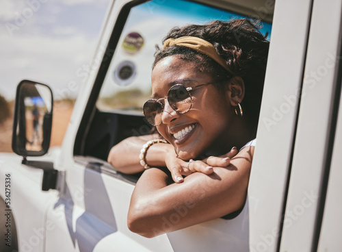 Happy black woman, travel and summer on road trip with smile for vacation or break in the outdoors Fototapet