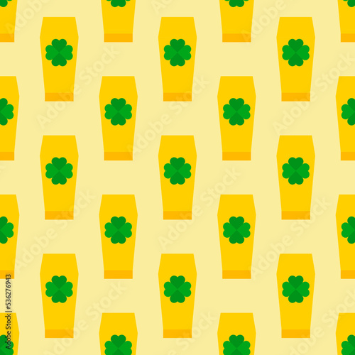 Beer glass seamless pattern. St. Patrick's Day pattern. Beer party background. Icon glass of beer with shamrock. Retro design for print on wrapping paper, wallpaper, fabric. Vector illustration