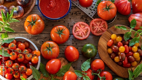 salad, food, tomato, vegetable, healthy, fresh, green, tomatoes, meal, cheese, appetizer, red, diet, lettuce, vegetarian, plate, pepper, mozzarella, vegetables, cucumber, onion, dinner, white, lunch,  photo