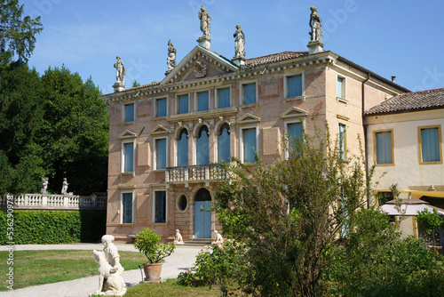 Tableau sur toile Historic villa at Abano Terme, Padua, Italy