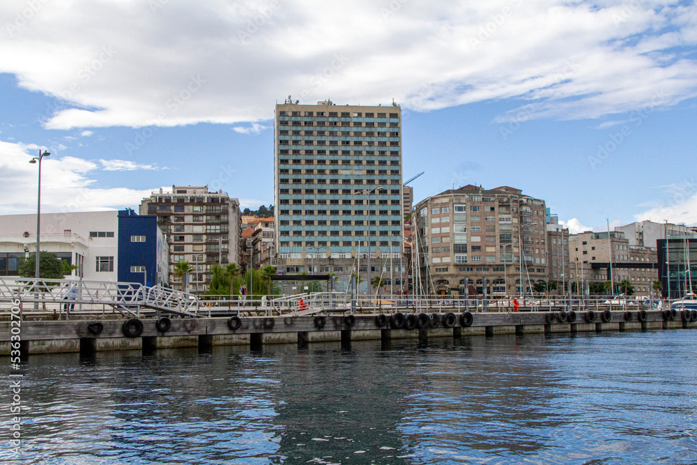 Ciudad de Vigo vista desde el mar. Galicia, España