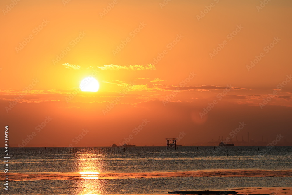 Setting sun to look at from the Egawa Coast of Tokyo Bay, Chiba, Japan