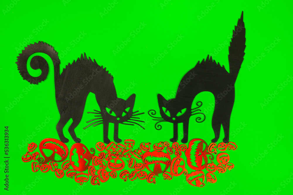 Naklejka premium Halloween Pumpkins and Black cat on the green screen background.