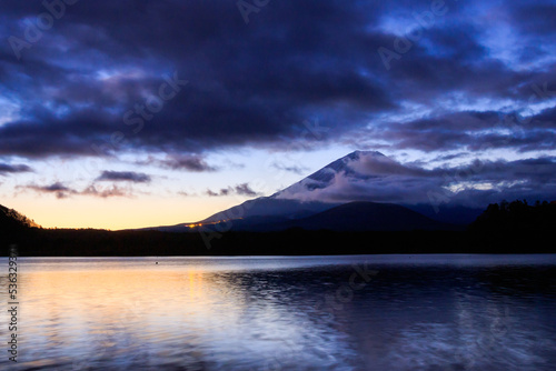 富士山と朝日の反射