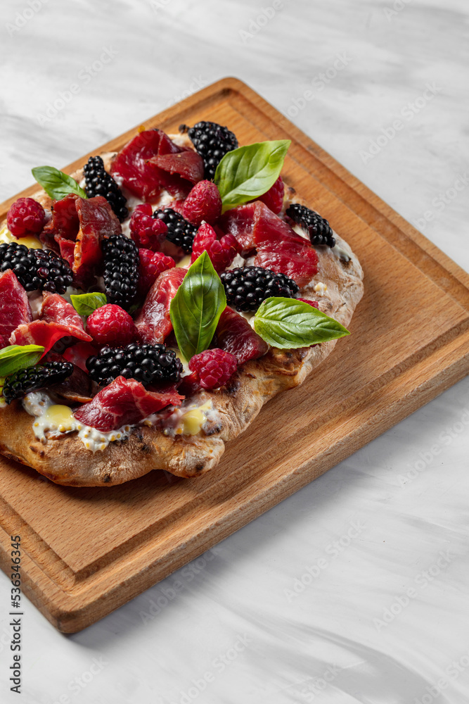 Pinza with berries and prosciutto Pinza with berries and prosciutto
