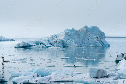 iceberg in lagoon of gracer iceland