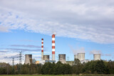 Elektrownia węglowa z kominami