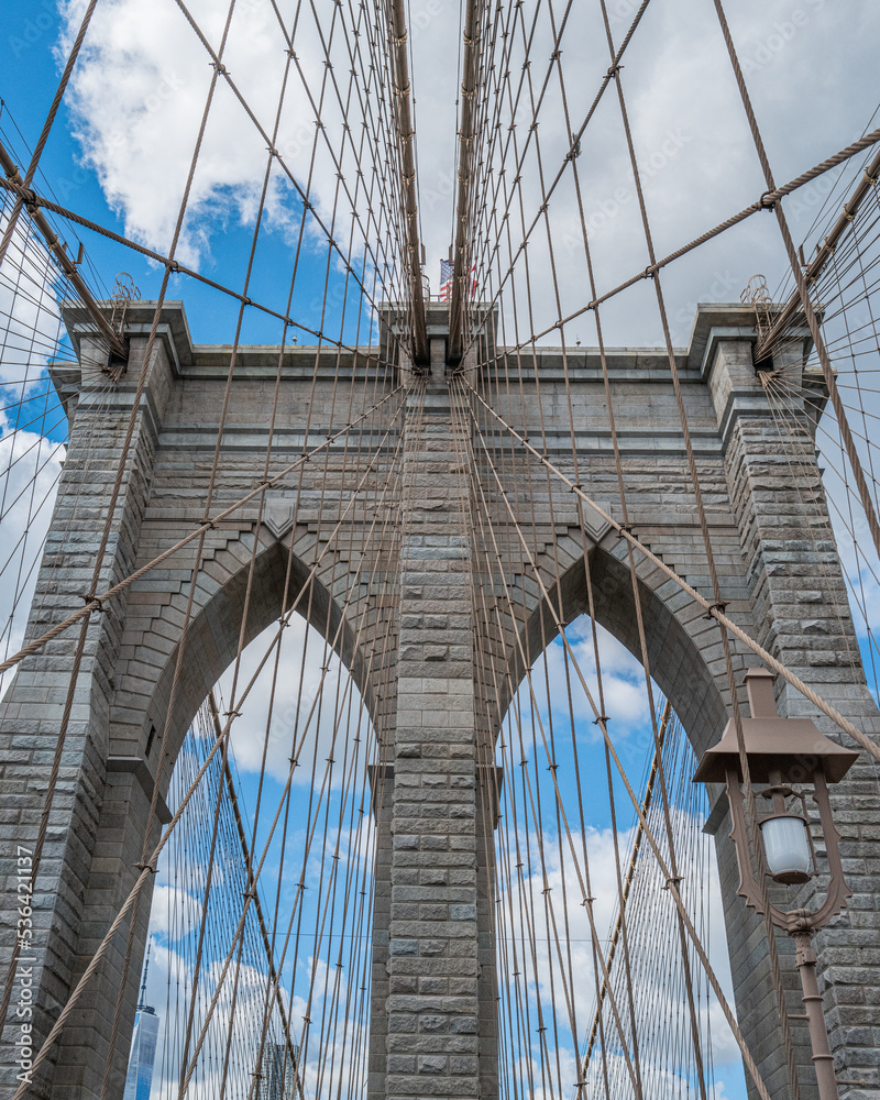 Fototapeta premium Brooklyn Bridge Tower Detail