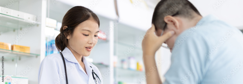 Fototapeta premium Specialist pharmacists provide advice and assistance to patients who come into the pharmacy or clinic, Prescribe medication as prescribed by a doctor, Service and assistance to patients, Pharmacy.