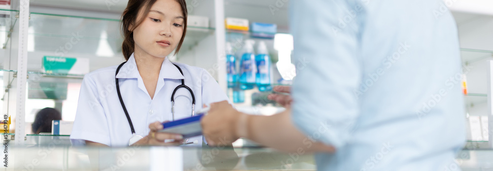 Specialist pharmacists provide advice and assistance to patients who come into the pharmacy or clinic, Prescribe medication as prescribed by a doctor, Service and assistance to patients, Pharmacy.