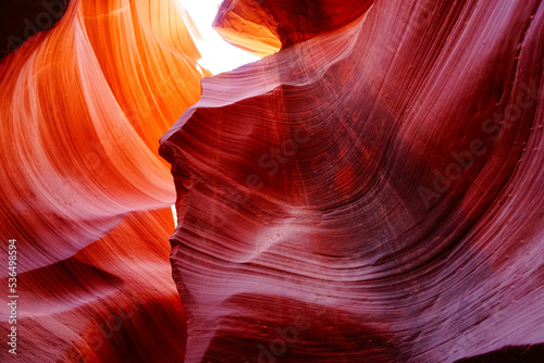 Antelope Valley, the red sandstone of the valley wall undulates like flowing water and is smooth like silk.
