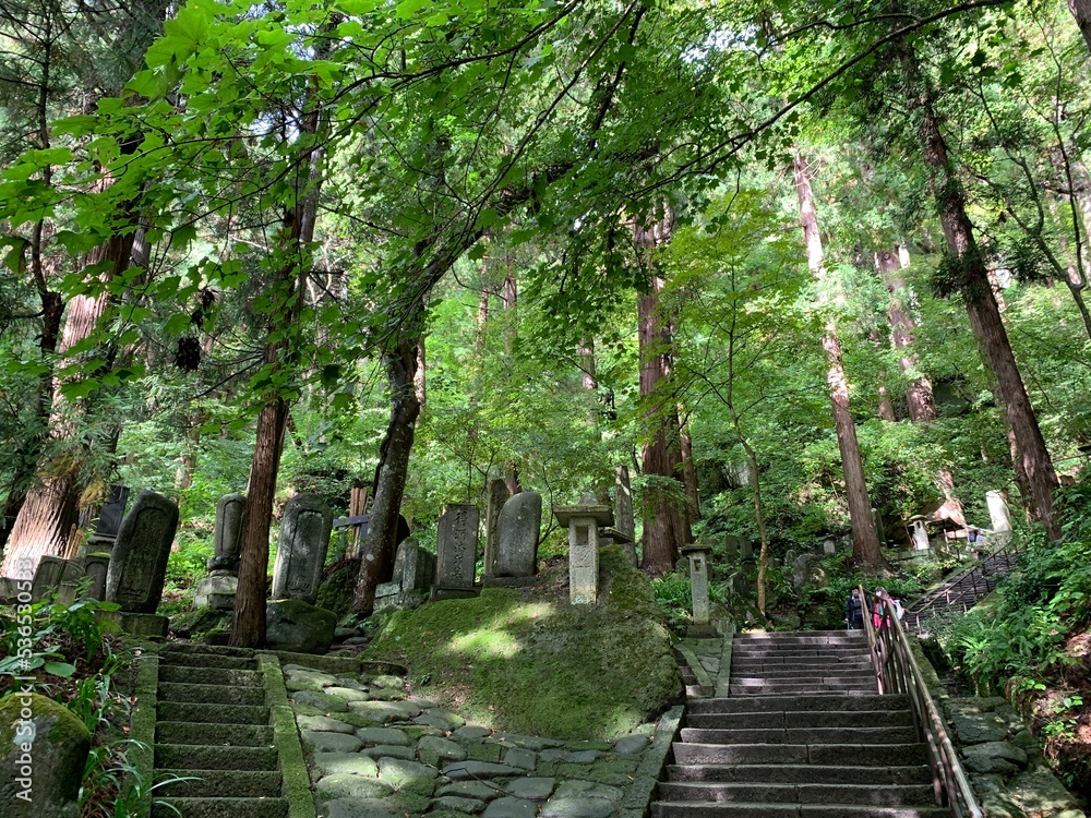 山寺の石段