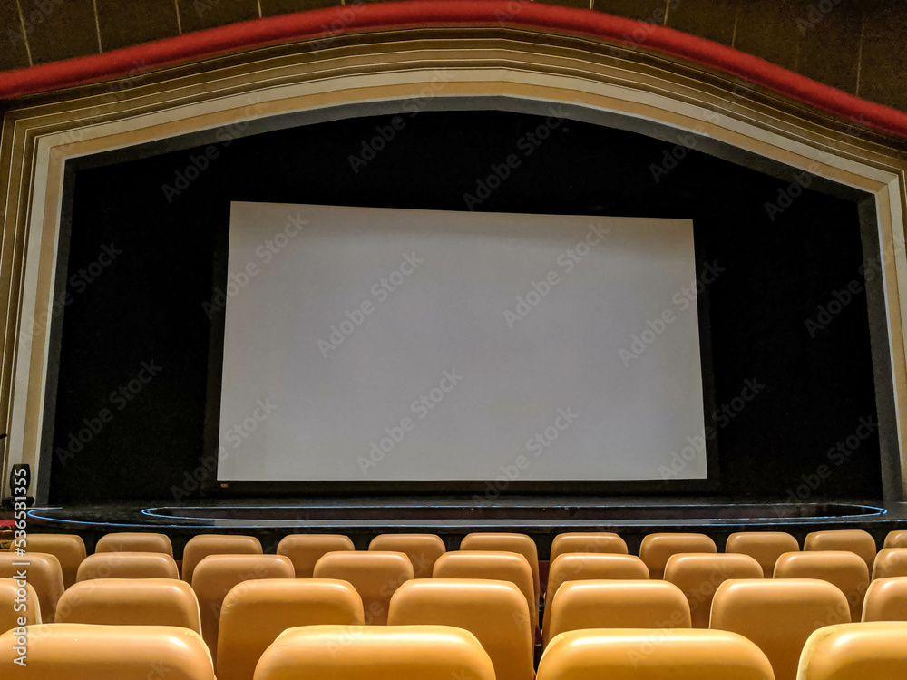 Fototapeta premium Empty Theater with Blank Movie Screen