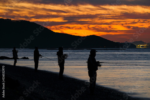 夜明けの釣り人たち © Pangasianodon2
