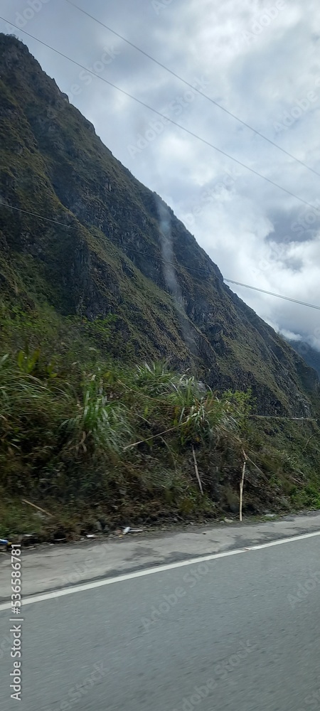 Naklejka premium road in the mountains