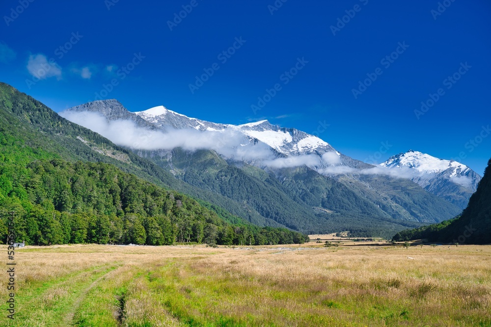 Matukituki River Valley, Aspiring National Park, New Zealand Matukituki River Valley, Aspiring National Park, New Zealand