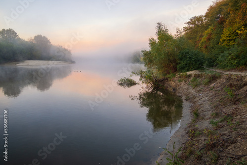 Fototapeta Naklejka Na Ścianę i Meble -  october morning on the river