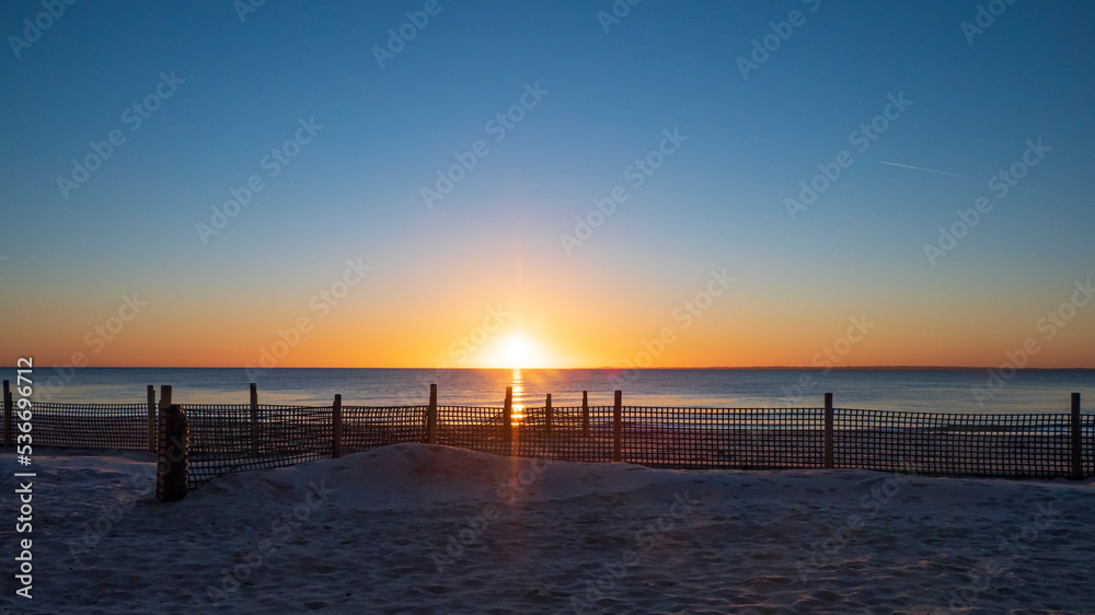 Sonnenaufgang an der Ostsee im Winter