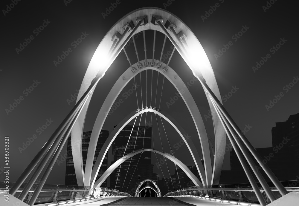 Obraz premium Symmetrical view of the Seafarers bridge in Melbourne