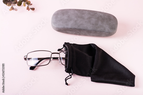 Glasses storage concept - choice between soft case and hard case