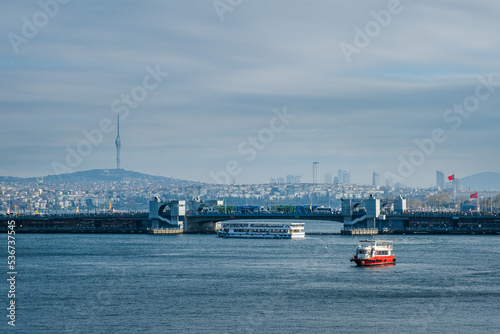 Barcos en el puente de los pescadores Estambul. © DIEGO