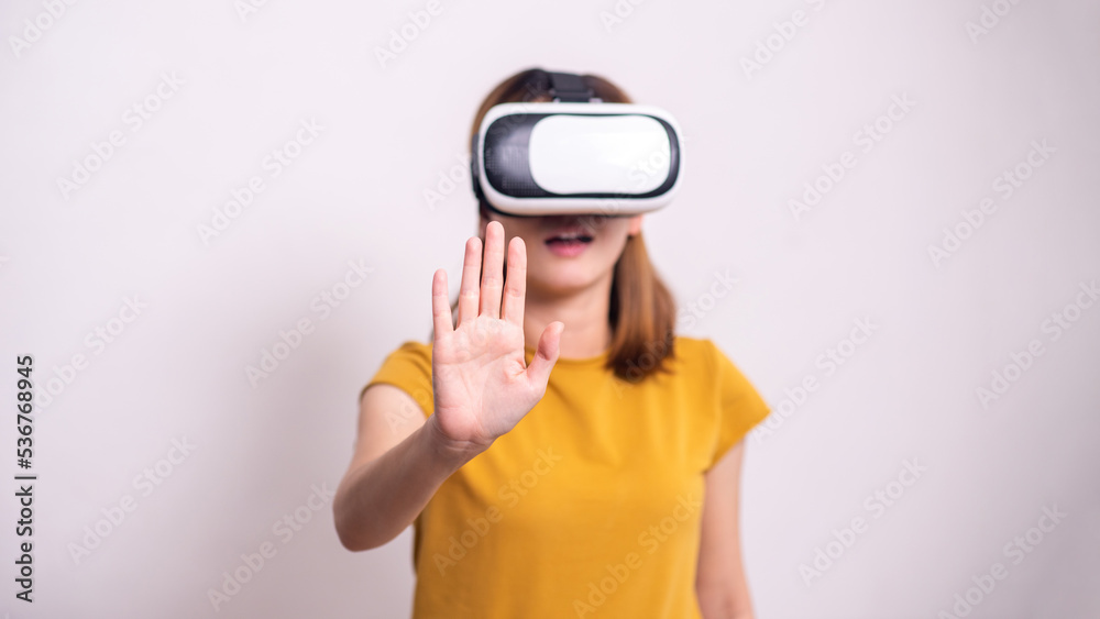 Asian woman wear VR glasses For seeing in the virtual world, virtual vision technology Asian woman wear VR glasses For seeing in the virtual world, virtual vision technology