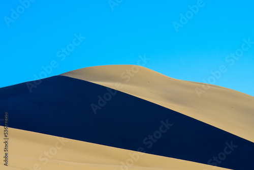 pattern shapes of desert sand dunes