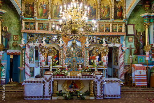 Tableau sur toile Eastern Orthodox church architecture in Nyzhnii Verbizh near Kolomyia, Ivano-Frankivsk Oblast, Ukraine