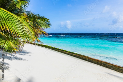 Fototapeta Naklejka Na Ścianę i Meble -  Tropical sand beach and blue sky with white clouds in the Maldives