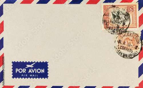 briefmarke stamp vintage retro used frankiert post letter mail stempel frankiert cancel luftpost airmail umschlag envelope old alt uruguay südamerika southamerica shamrock person people man face photo