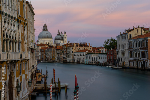 Blick auf die Santa Maria della Salute in Venedig