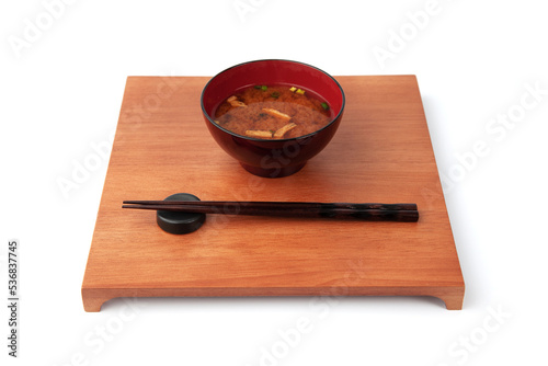 赤だし お味噌汁 白背景