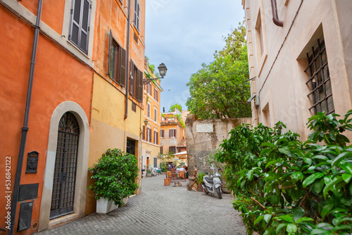 Fototapeta Naklejka Na Ścianę i Meble -  Narrow street in Rome