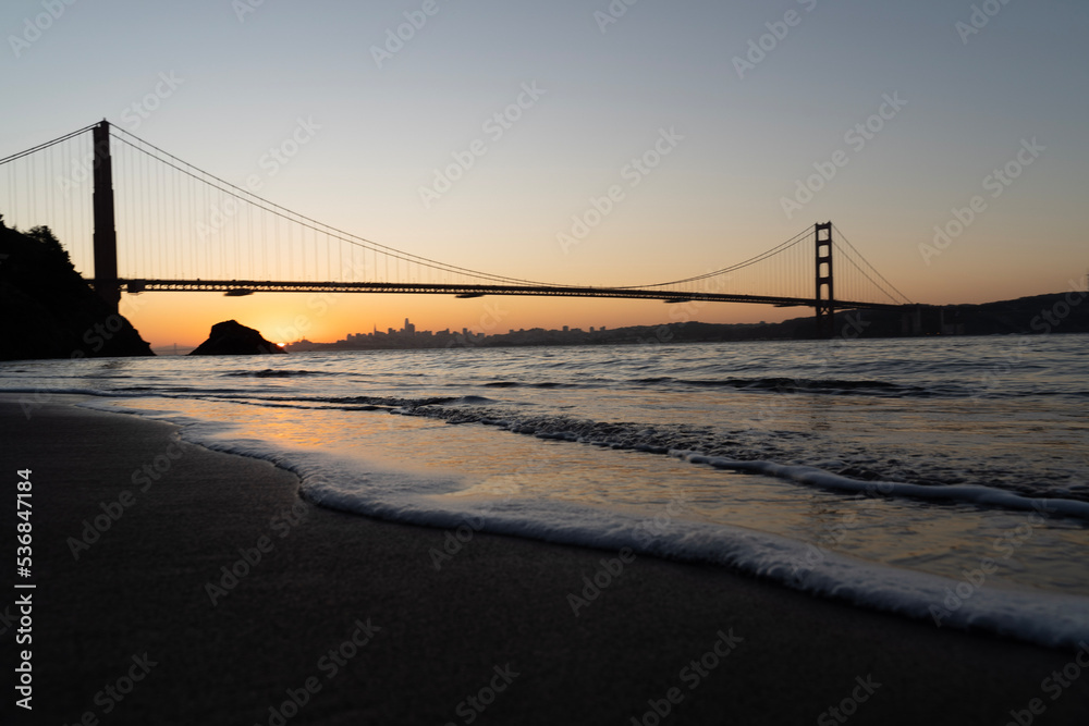 Fototapeta premium Golden Gate Bridge in california USA. With fort in the sunrise and sunset with the Pacific Ocean view