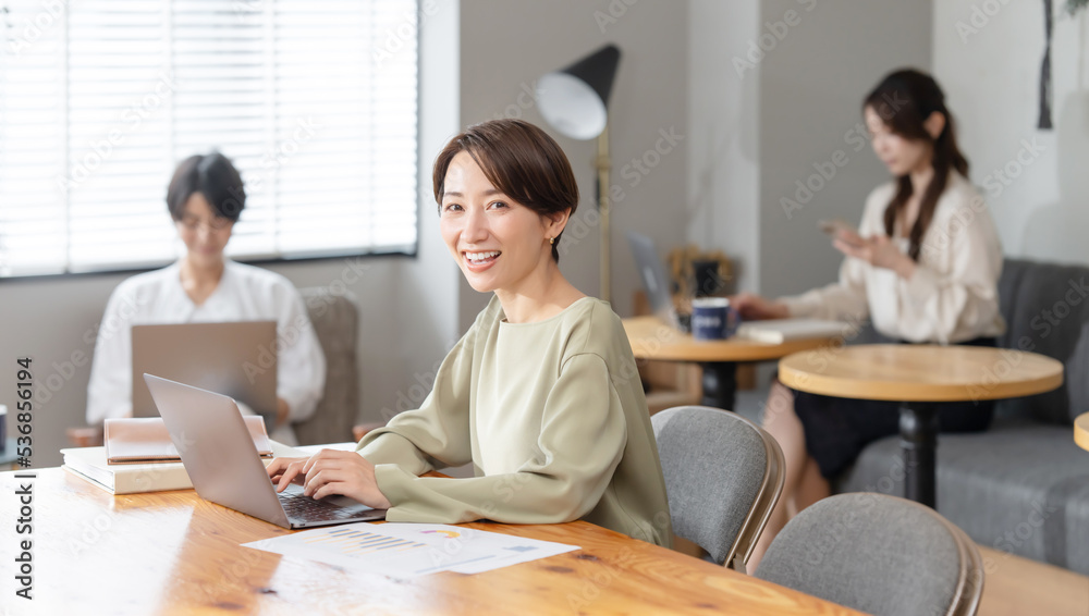 ビジネス・女性 ビジネス・女性
