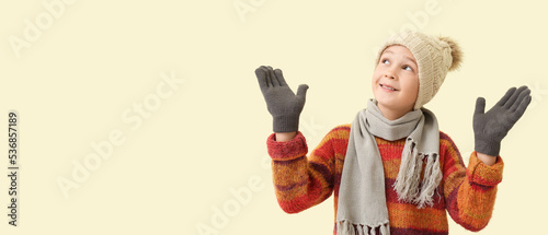 Cute little boy in winter c...