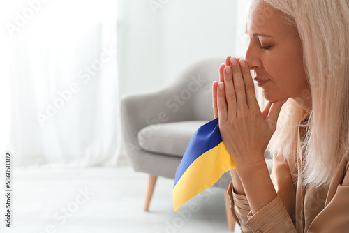 Mature woman with flag of U...