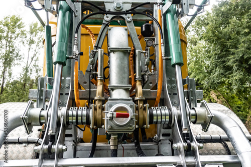 Foto Hydraulic linkage on a tractor