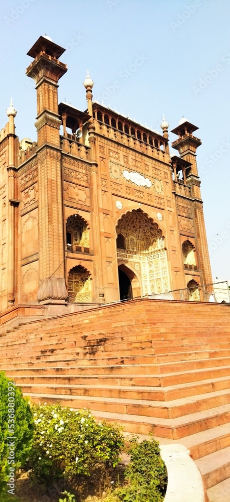 Obraz premium entrance-of-badshahi-mosque