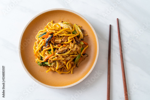 stir-fried yakisoba noodles with vegetable in vegan style