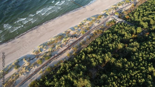 Plaża widok z góry, blisko zachodu słońca photo