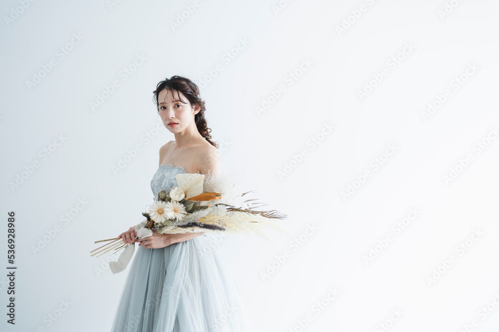 ウェディングドレスを着た花嫁