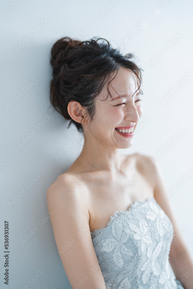 ウェディングドレスを着た花嫁
