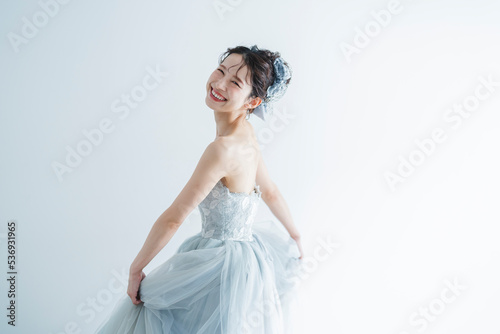 ウェディングドレスを着た花嫁 photo