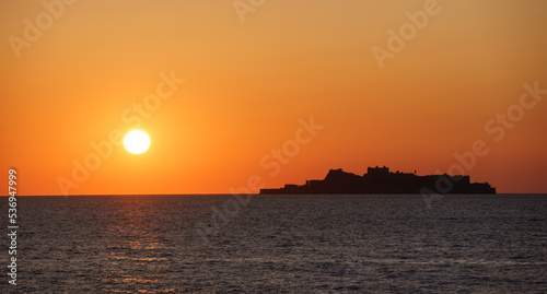 夕暮れの軍艦島　長崎の世界遺産