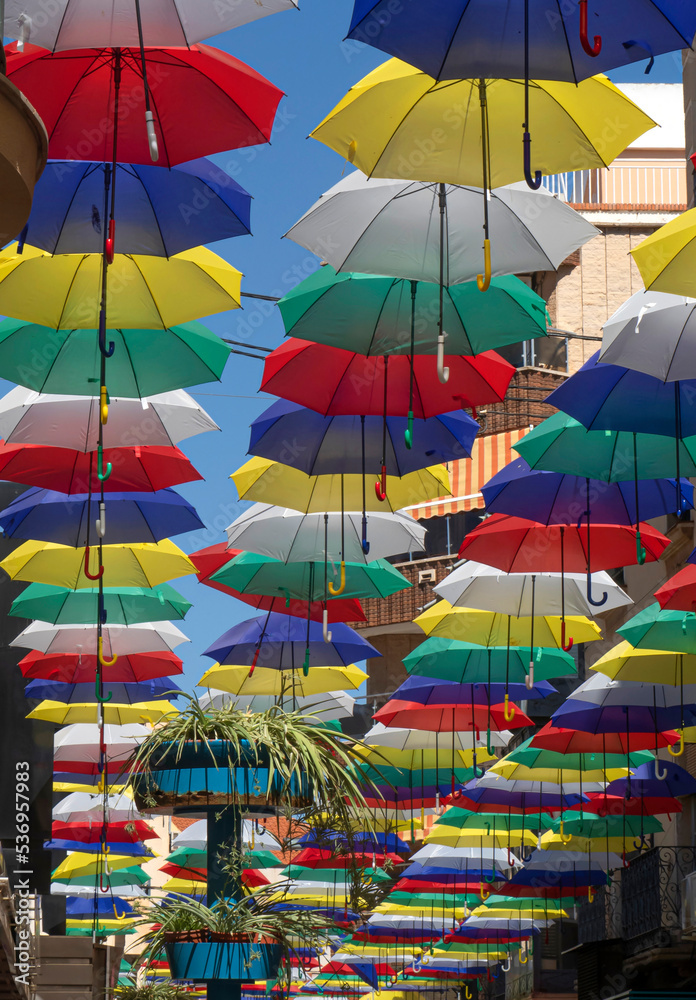 Paraguas de colores en las calles de Valdepeñas. Ciudad Real. España Paraguas de colores en las calles de Valdepeñas. Ciudad Real. España