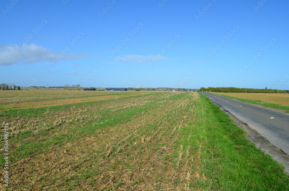 La plaine de Caen à Escoville (Calvados - Normandie - France) La plaine de Caen à Escoville (Calvados - Normandie - France)