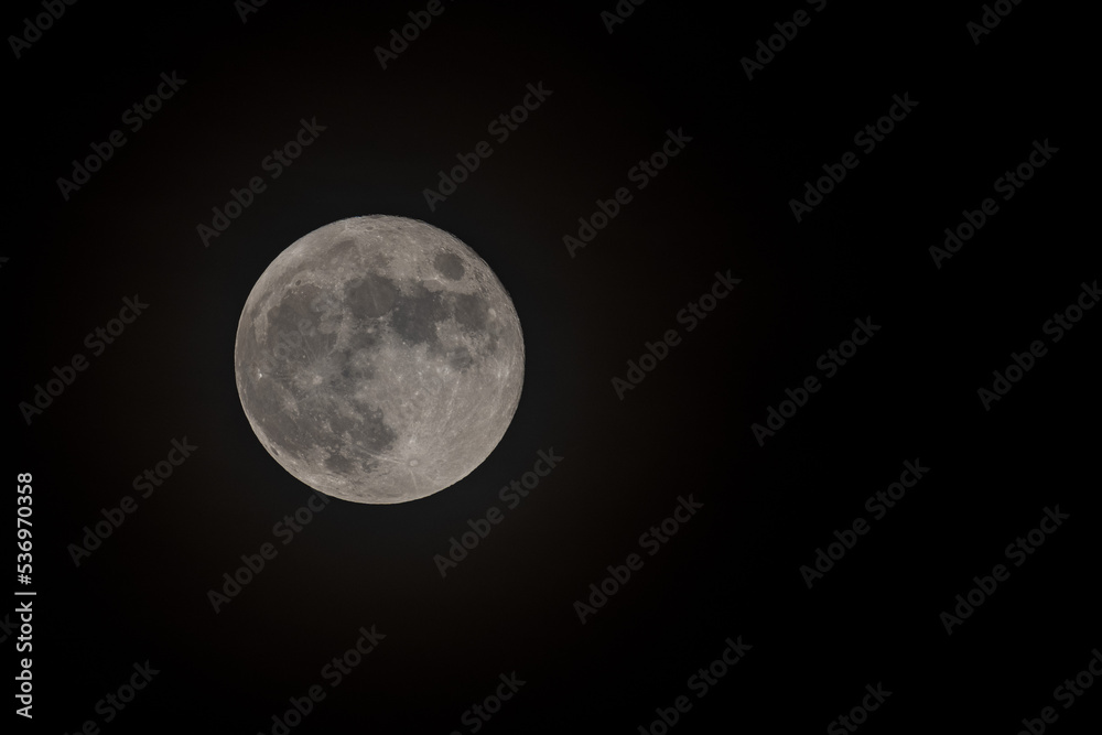 Obraz premium Full bright moon with copy space